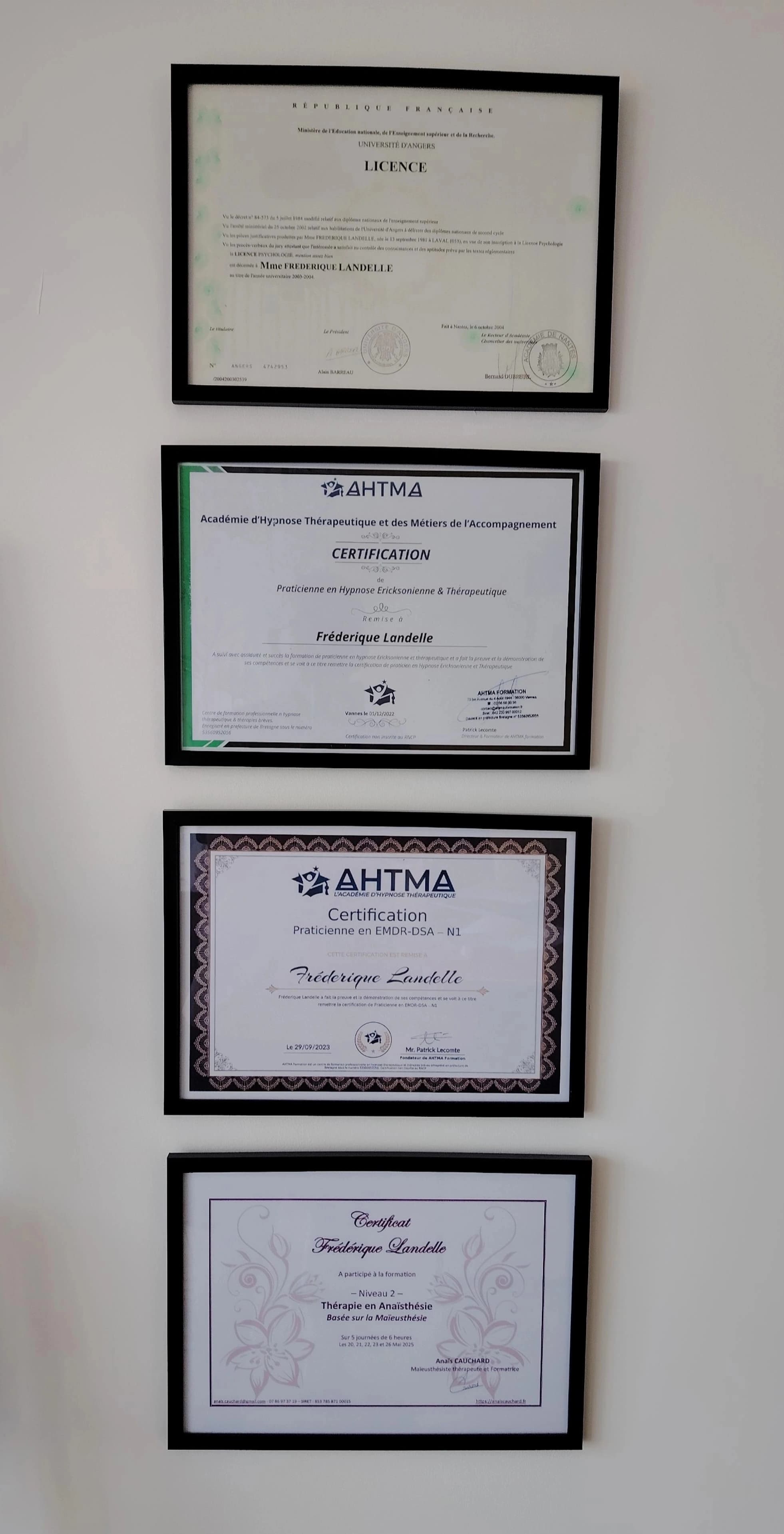 Diplômes de Frédérique Landelle : licence de psychologie et certifications AHTMA en hypnose éricksonienne et EMDR-DSA